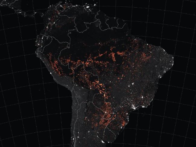 Foto: NASA Earth Observatory images por Joshua Stevens